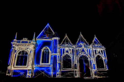 Projection monumentale sur l'église Saint-Laurent