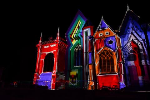 Projection monumentale sur l'église Saint-Laurent
