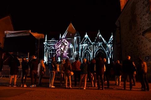 Projection monumentale sur l'église Saint-Laurent
