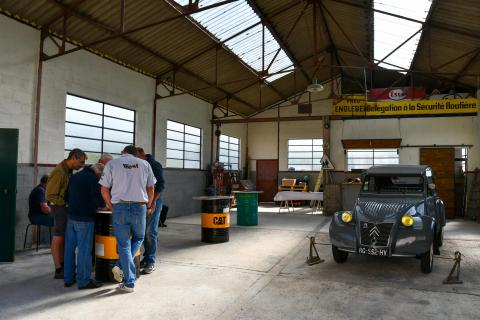 Expositions de voitures anciennes à l'ancien Garage Robert