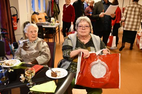 Distribution des colis de Noël à la résidence autonomie Saint-Roch