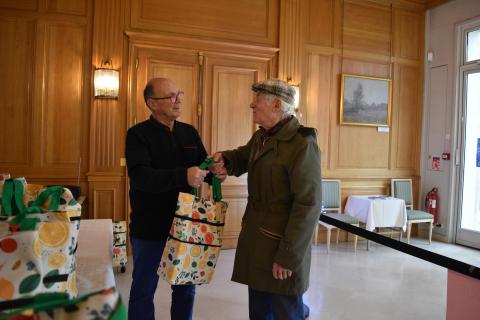 Distribution des colis de Noël