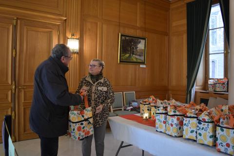 Distribution des colis de Noël